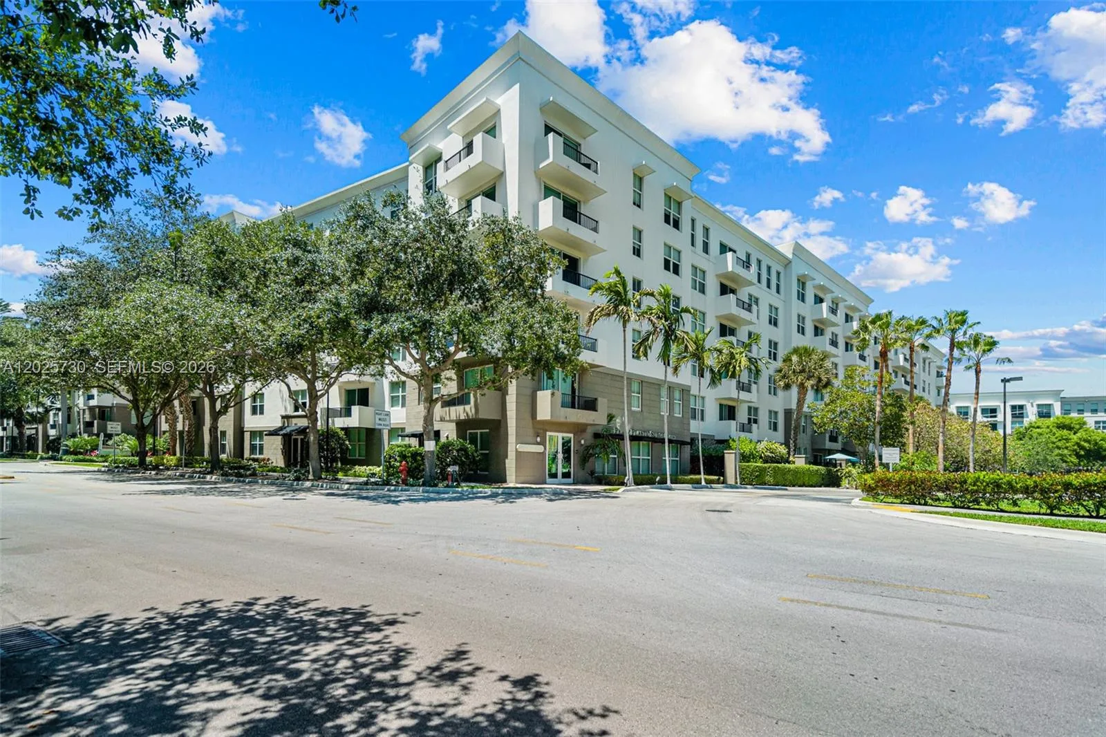 2421 NE 65th St # 408, Fort Lauderdale, FL 33308