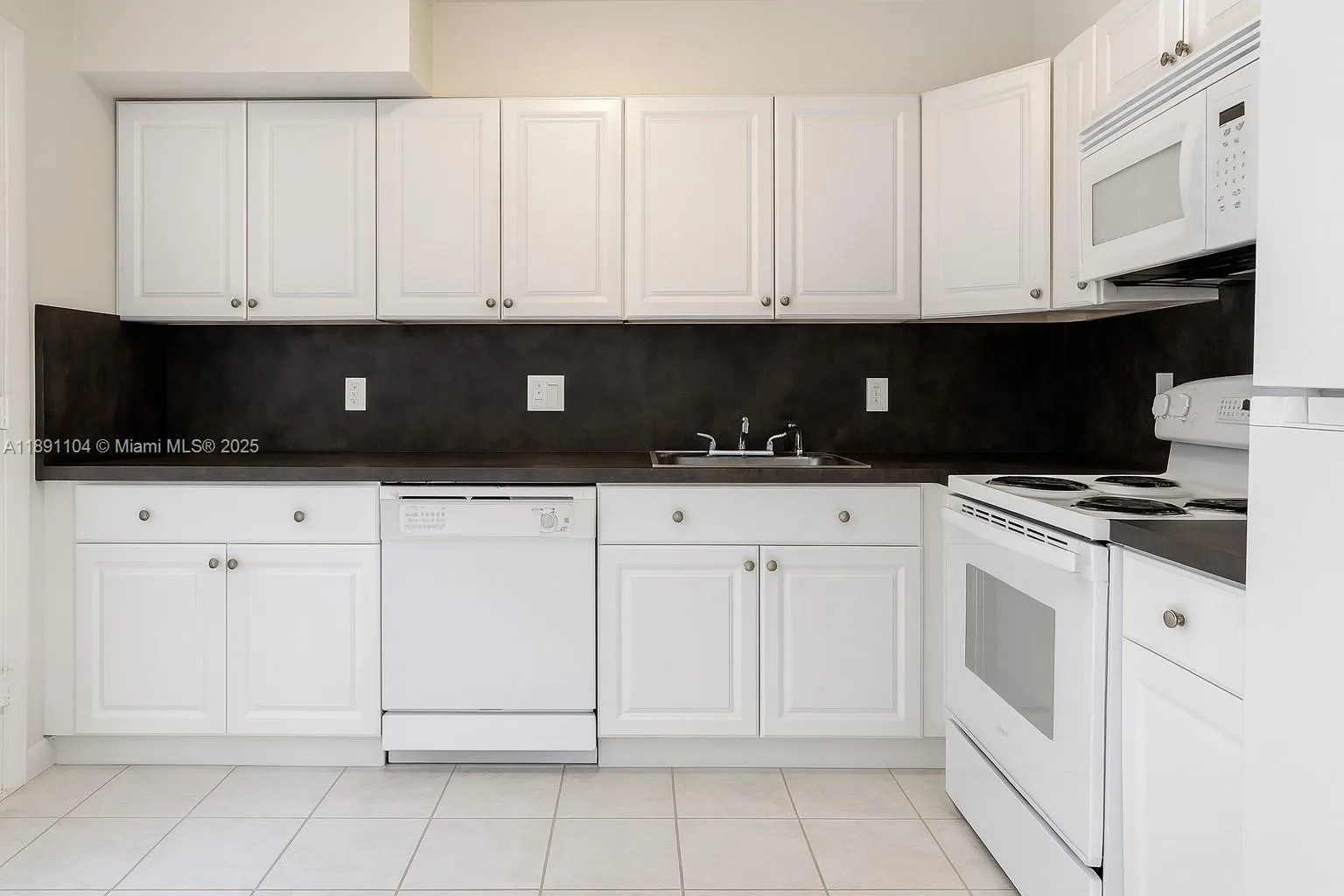 1662 Lincoln Ct # 402, Miami Beach, FL 33139 photo 5