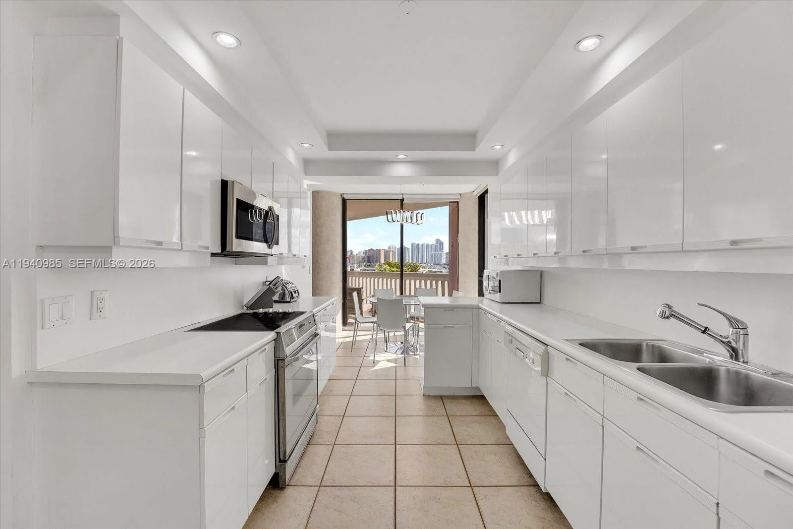 2000 Island Blvd # 602, Aventura, FL 33160 photo 2