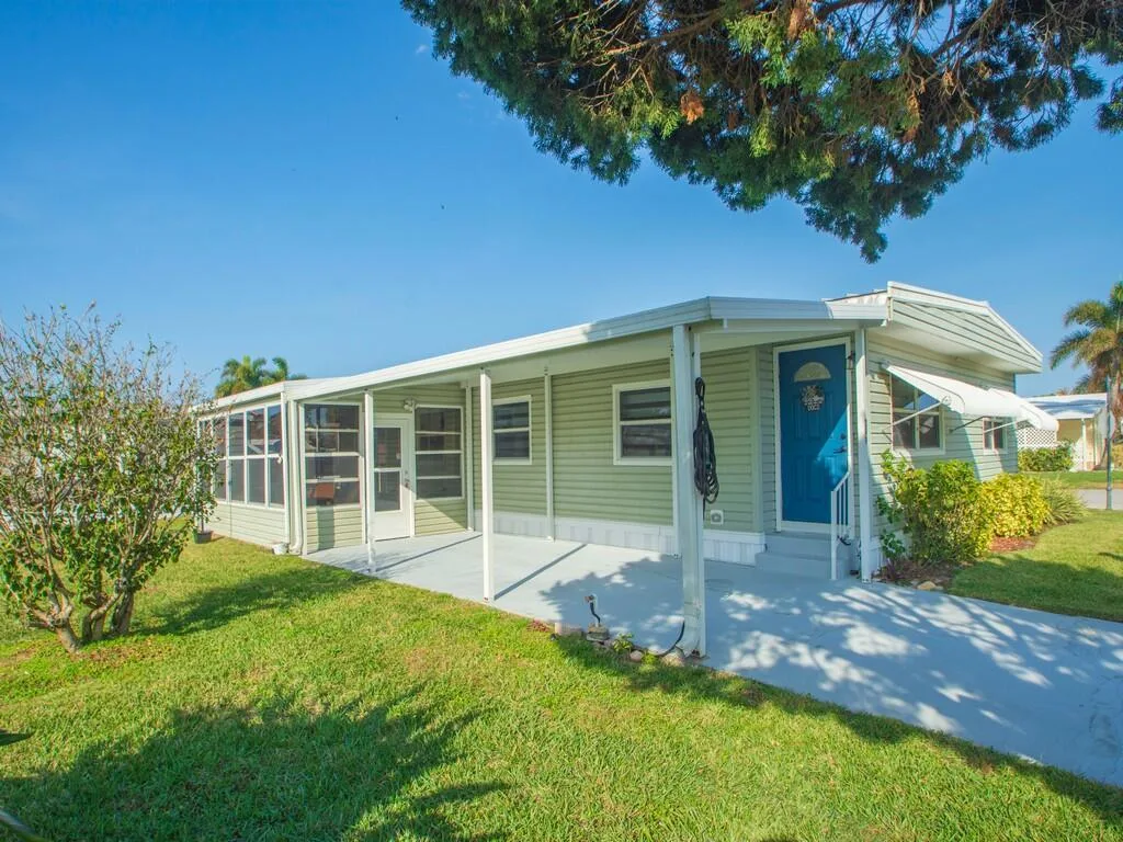 309 NE Pinelake Village Boulevard, Jensen Beach, FL 34957