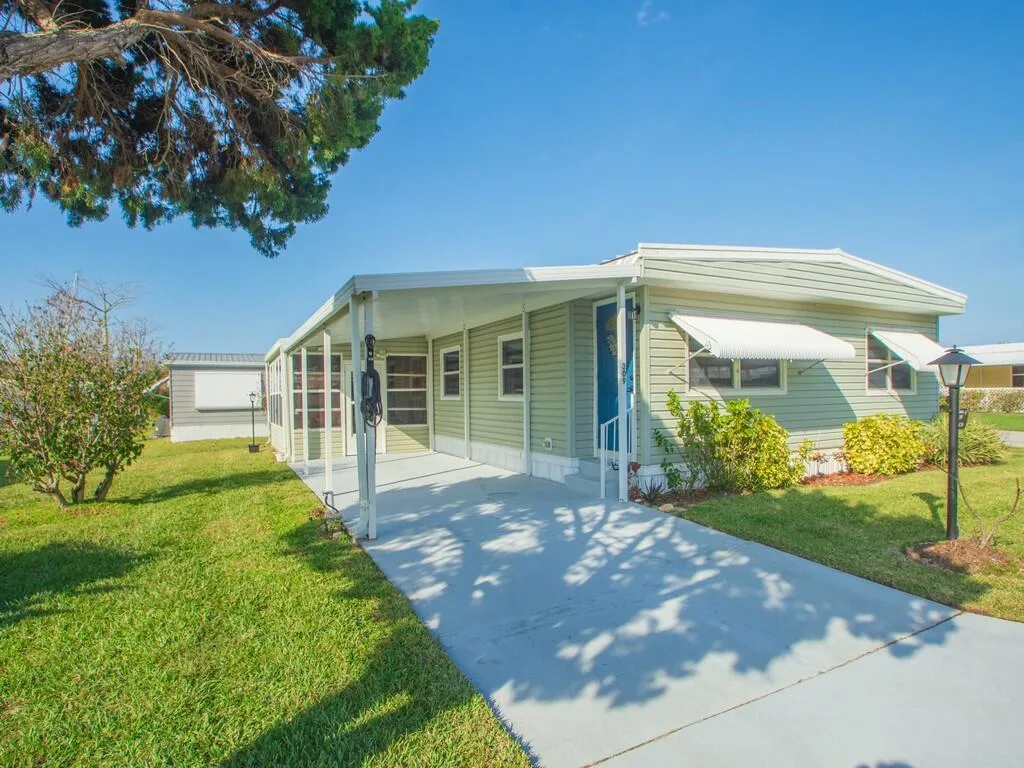 309 NE Pinelake Village Boulevard, Jensen Beach, FL 34957 photo 4