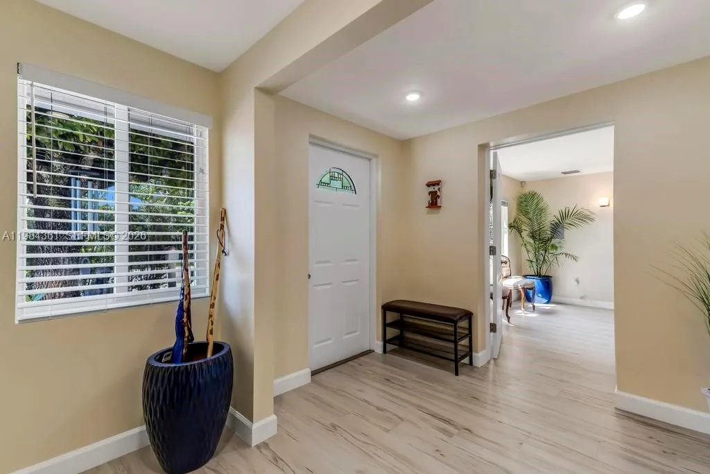 222 SW 7th St, Dania Beach, FL 33004 photo 8