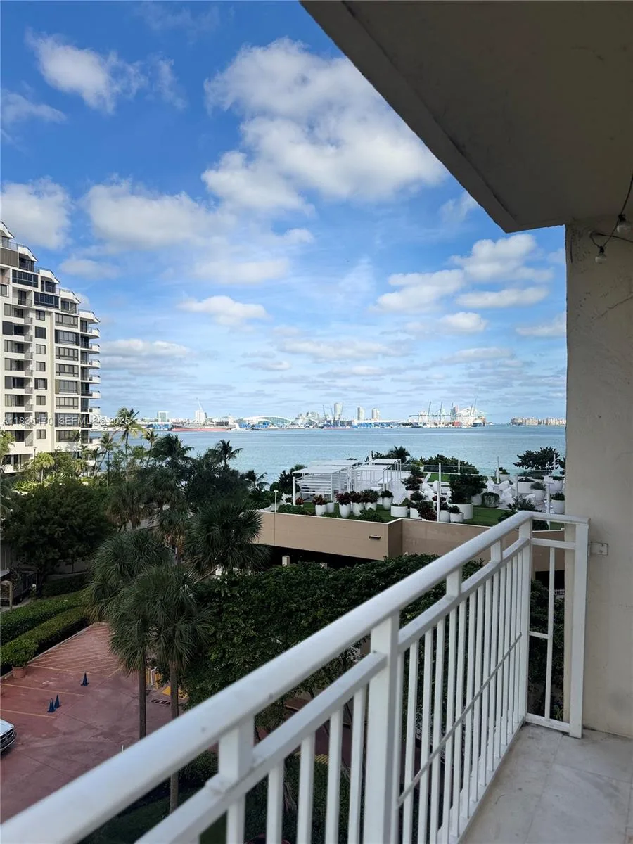 770 CLAUGHTON ISLAND DR # 601, Miami, FL 33131