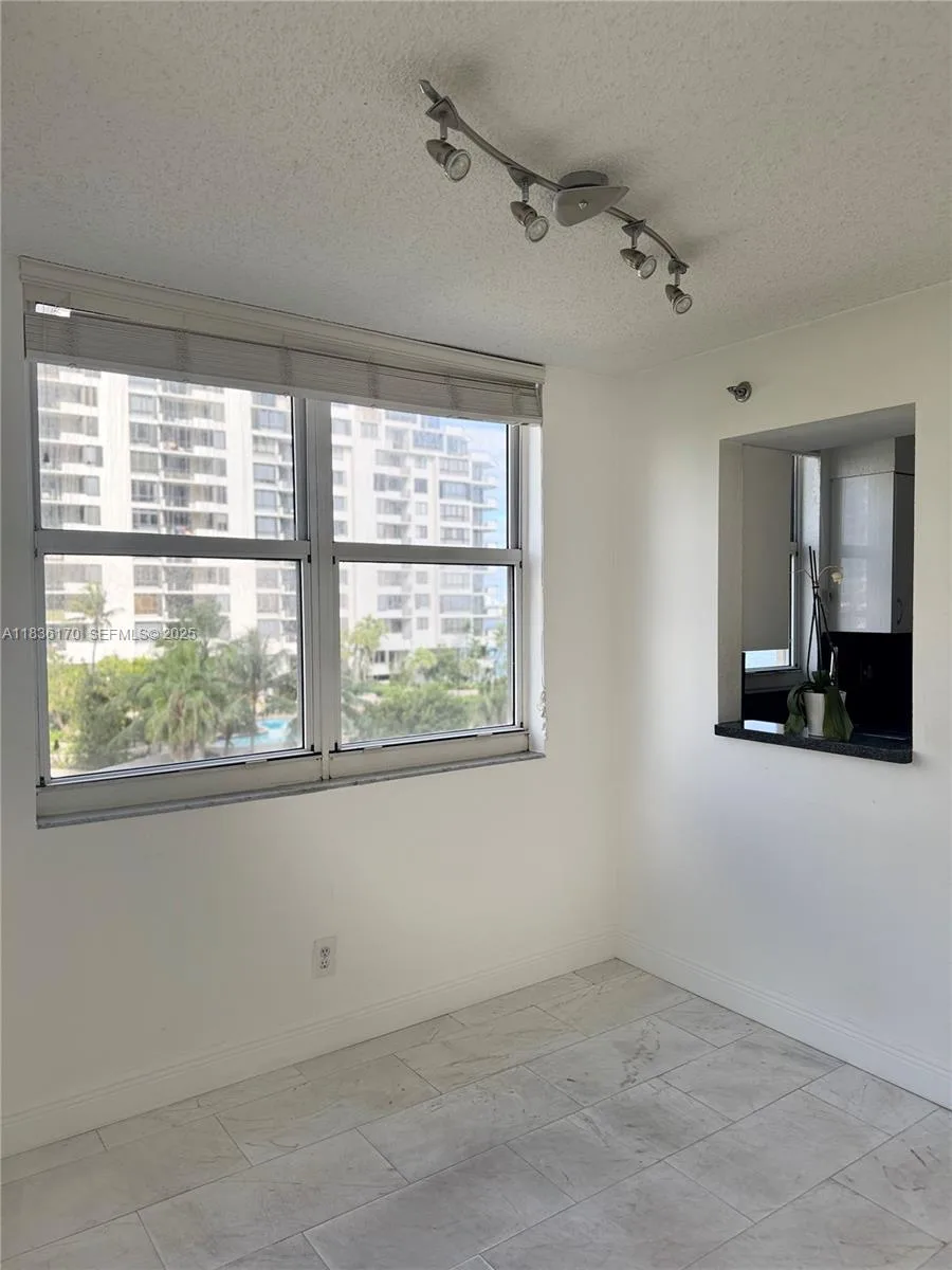 770 CLAUGHTON ISLAND DR # 601, Miami, FL 33131 photo 12