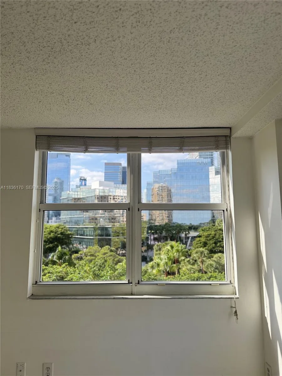 770 CLAUGHTON ISLAND DR # 601, Miami, FL 33131 photo 6