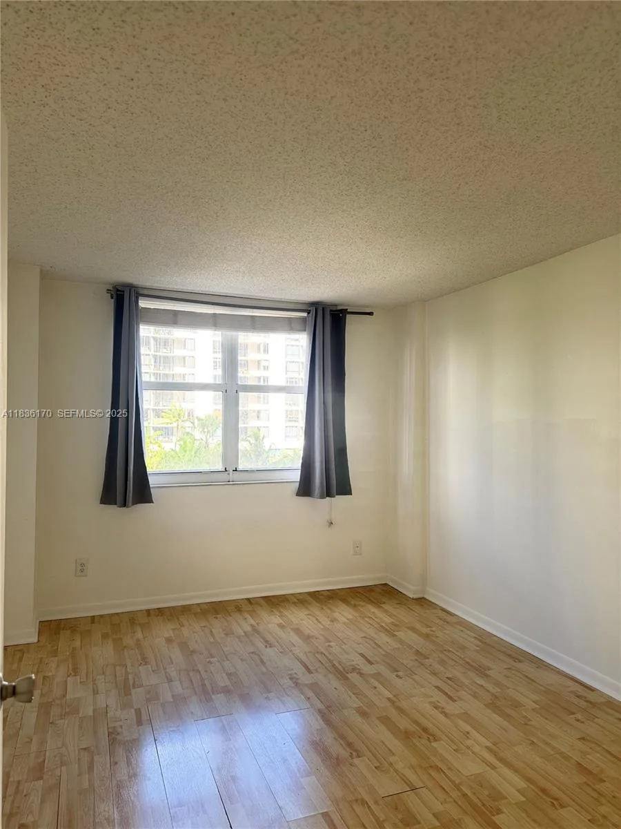 770 CLAUGHTON ISLAND DR # 601, Miami, FL 33131 photo 8