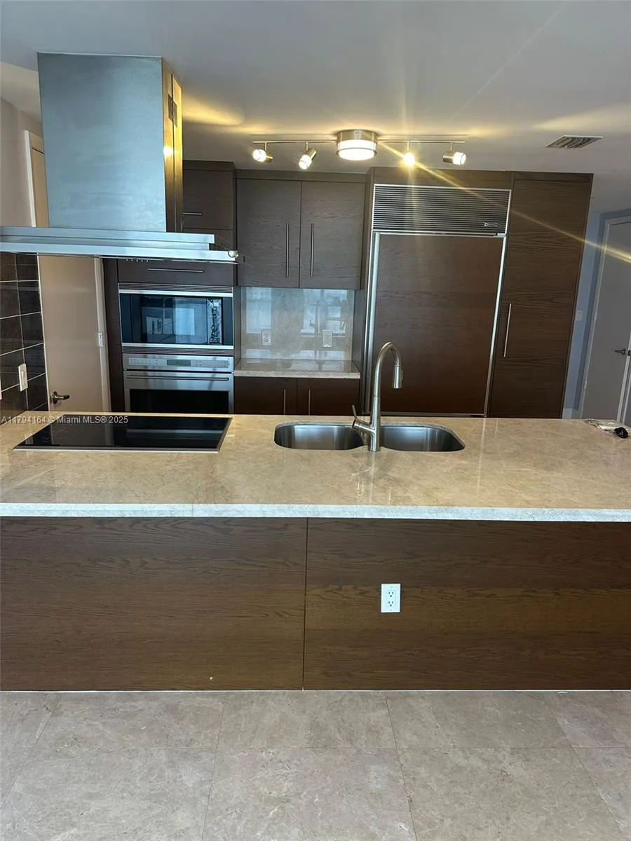 495 Brickell Ave # 5211, Miami, FL 33131 photo 4