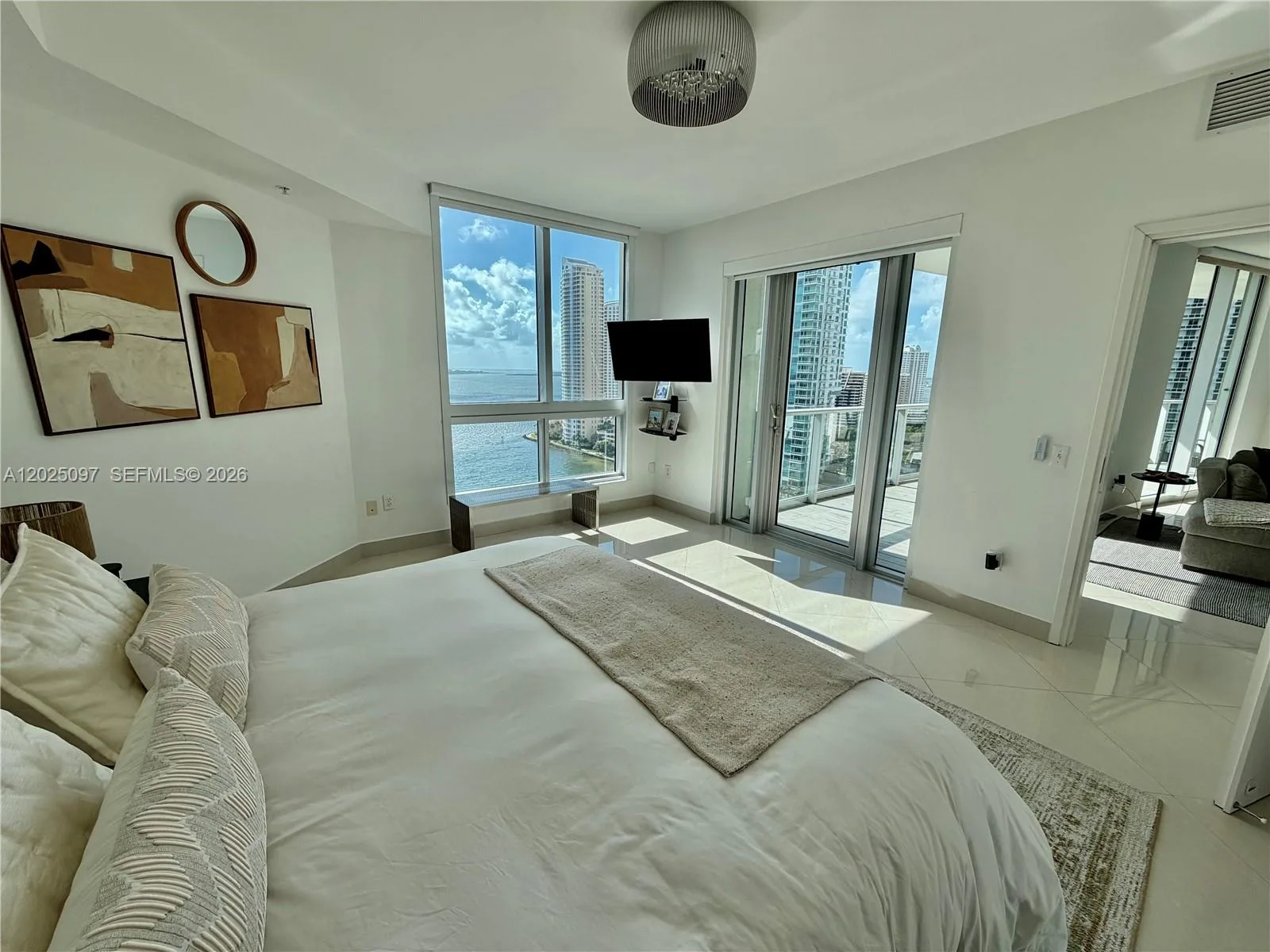 300 S Biscayne Blvd # 1810, Miami, FL 33131 photo 10