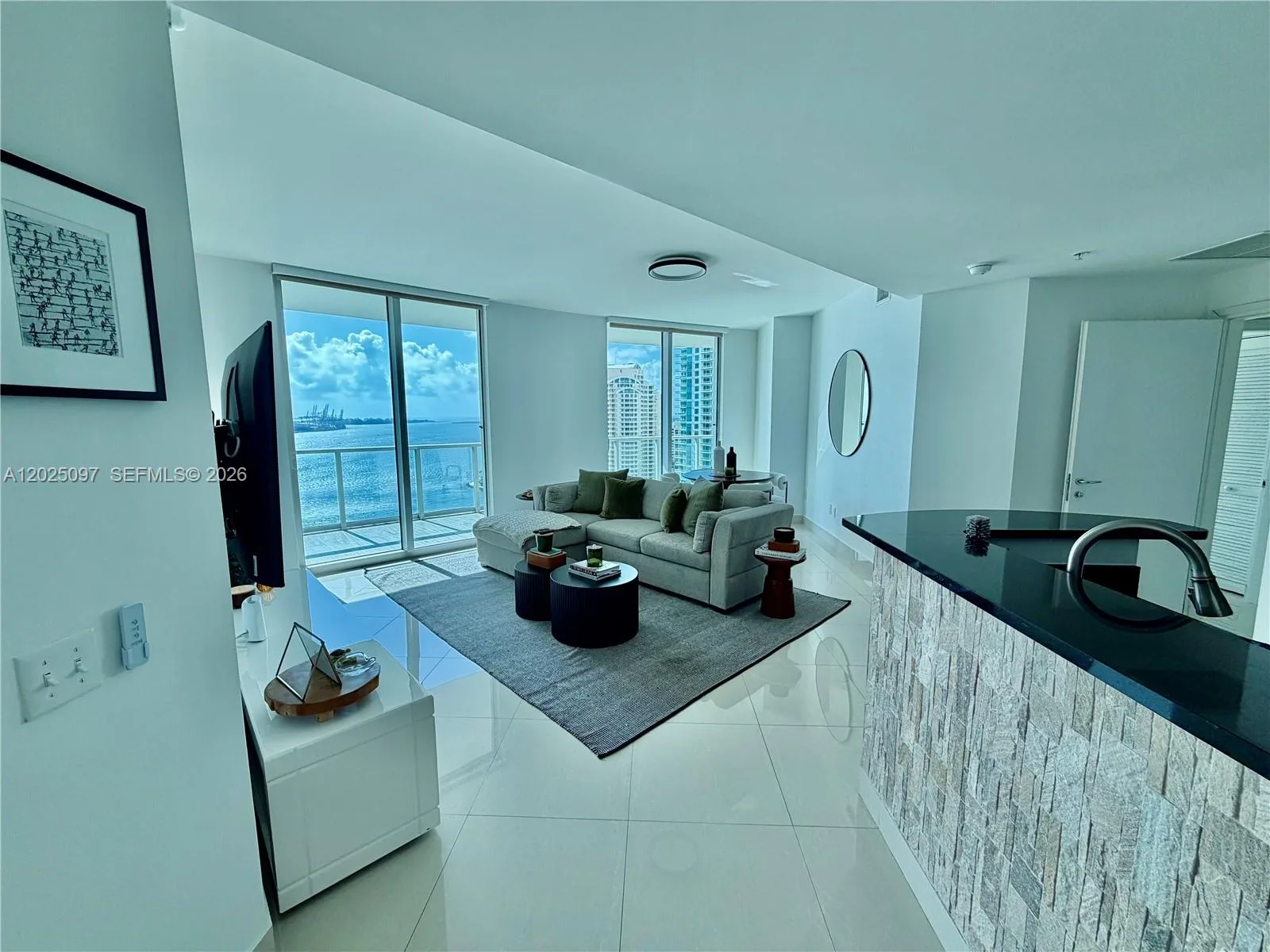 300 S Biscayne Blvd # 1810, Miami, FL 33131 photo 2