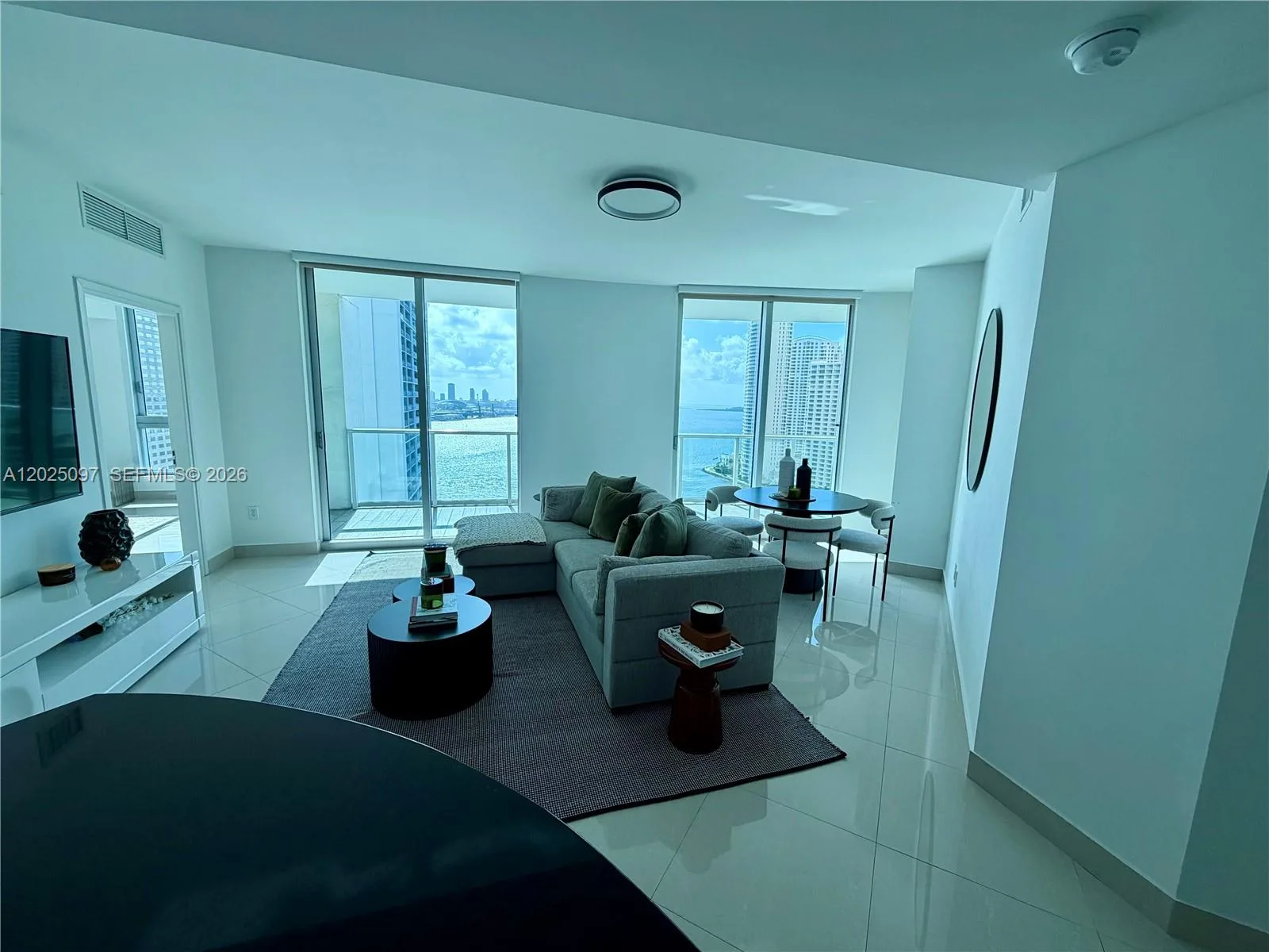 300 S Biscayne Blvd # 1810, Miami, FL 33131 photo 4