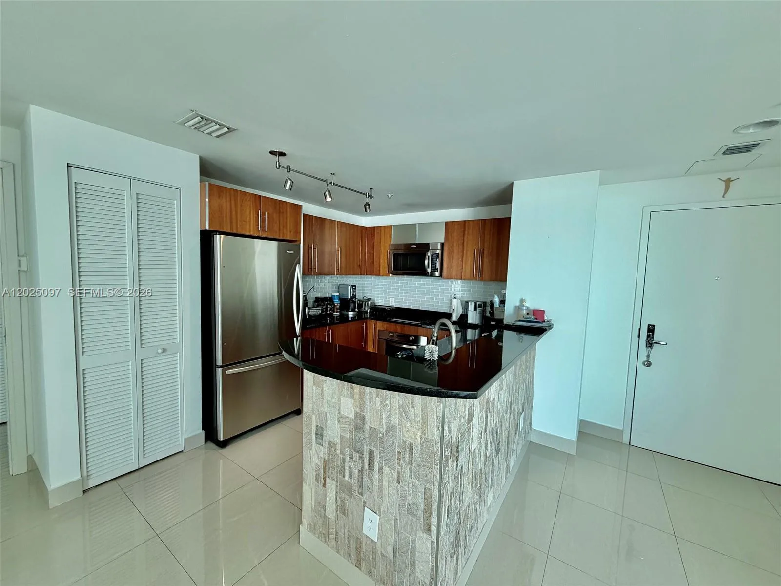 300 S Biscayne Blvd # 1810, Miami, FL 33131 photo 7