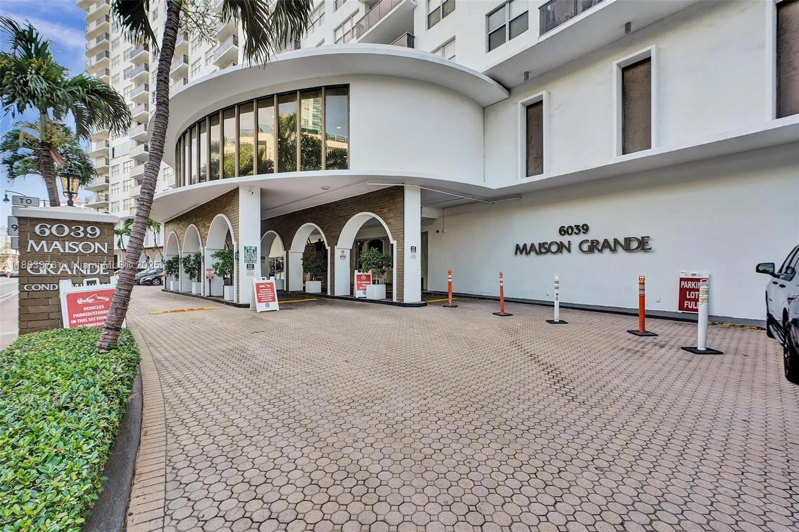 6039 Collins Ave # 1736, Miami Beach, FL 33140 photo 2