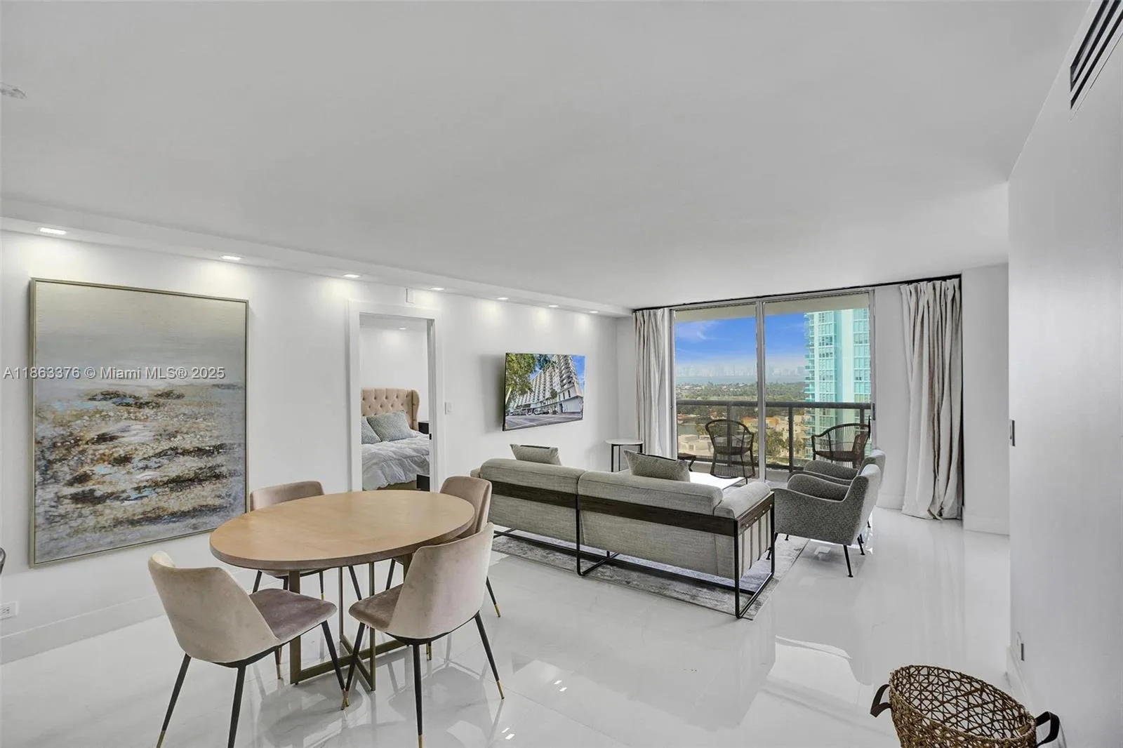 6039 Collins Ave # 1736, Miami Beach, FL 33140 photo 4