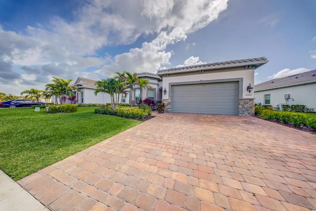 10562 Northbrook Circle, Palm Beach Gardens, FL 33412