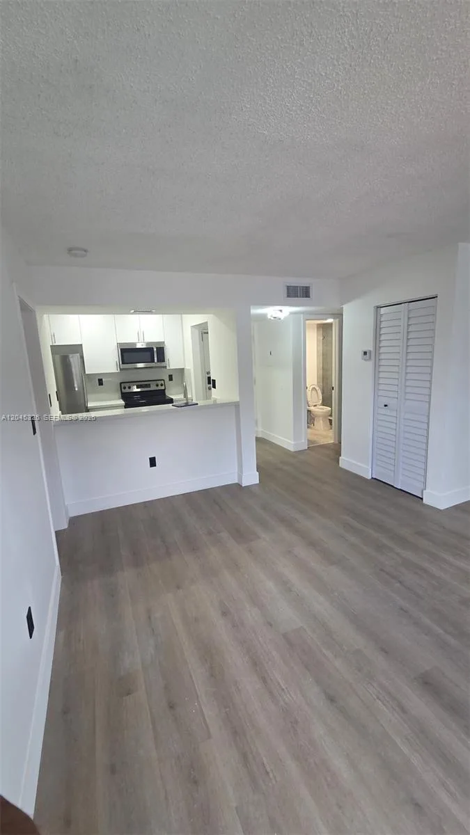 7125 NW 186th St # B201, Hialeah, FL 33015