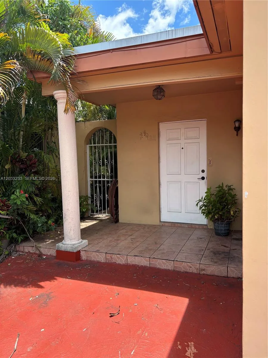 211 NW 60th Ave, Miami, FL 33126