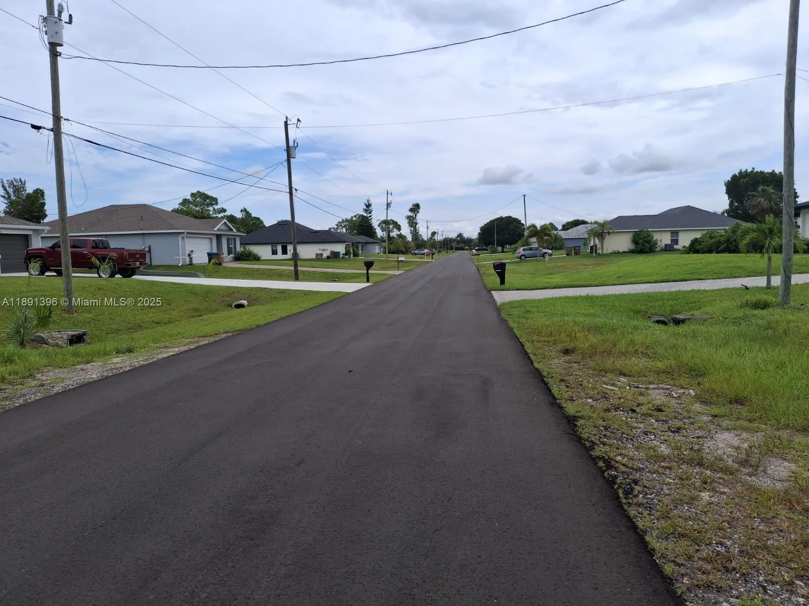 2127 NE 34th TER, Cape Coral, FL 33909 photo 3
