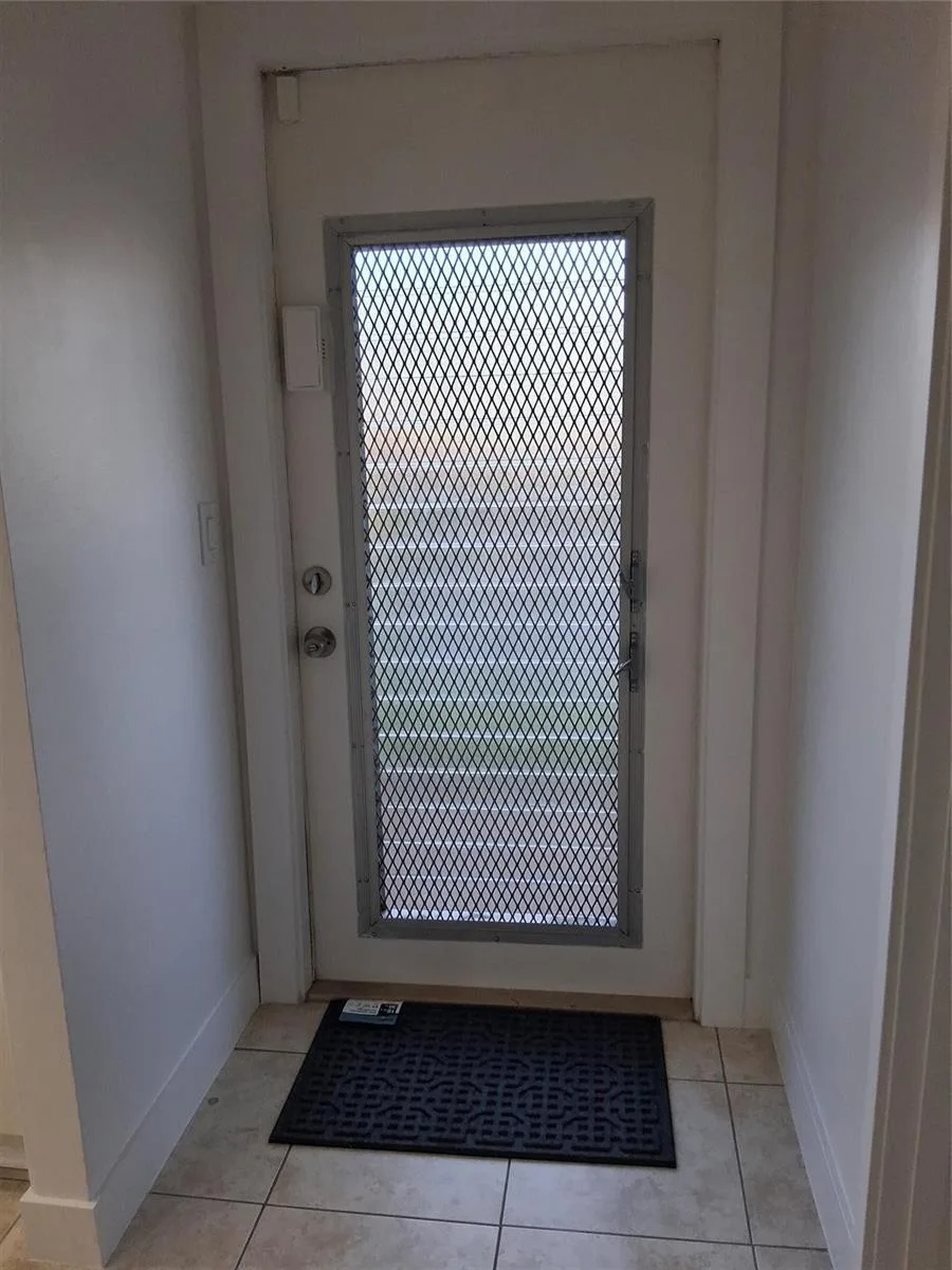 9800 Sunrise Lakes Boulevard # 109, Sunrise, FL 33322
