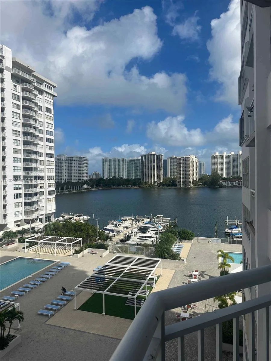 18041 Biscayne Blvd # 702, Aventura, FL 33160