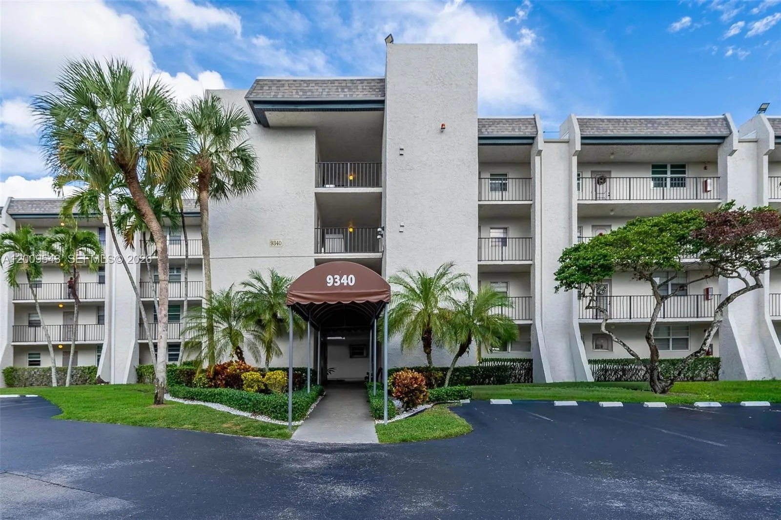 9340 Lagoon Pl # 110, Davie, FL 33324