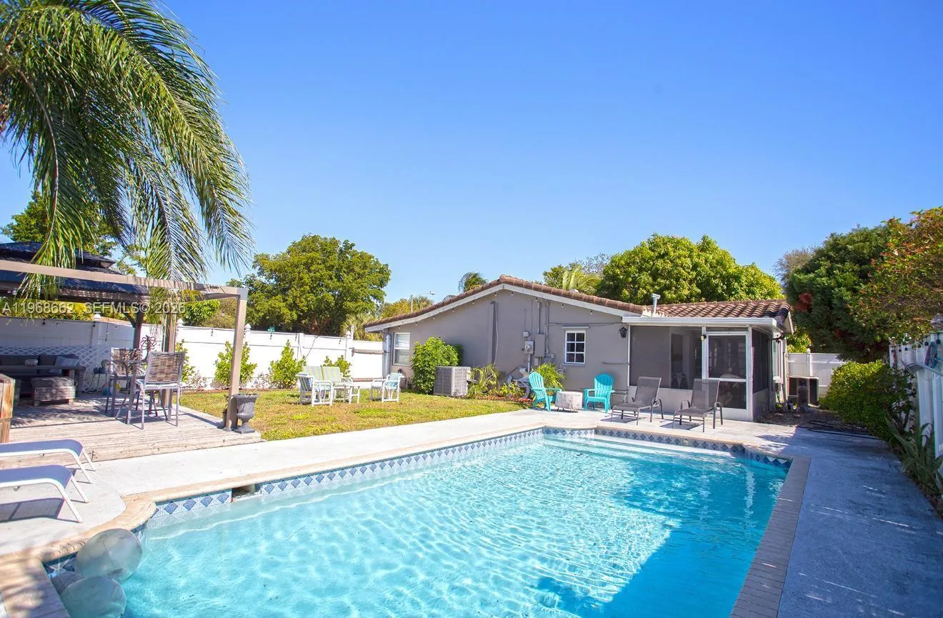 2450 NE 18th St, Pompano Beach, FL 33062