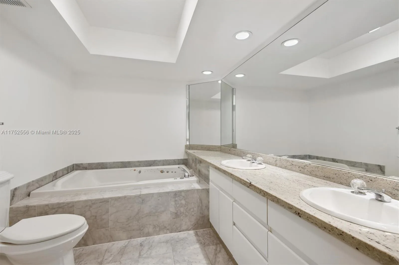 16485 Collins Ave # 2035, Sunny Isles Beach, FL 33160 photo 9