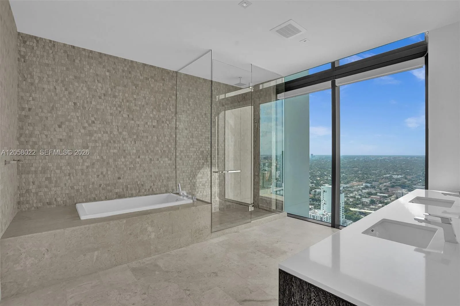 88 SW 7th St # 4011, Miami, FL 33130 photo 12
