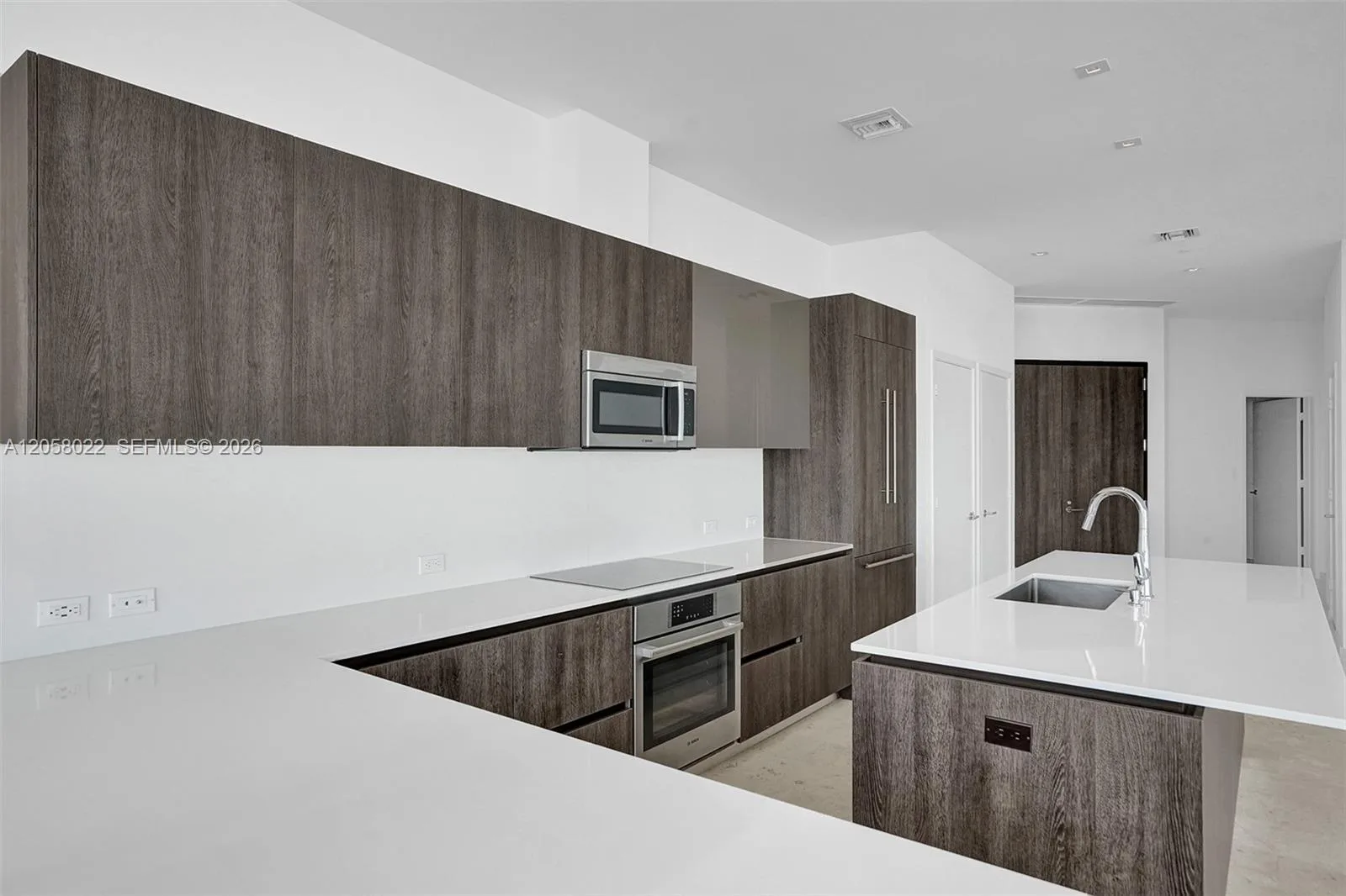 88 SW 7th St # 4011, Miami, FL 33130 photo 6