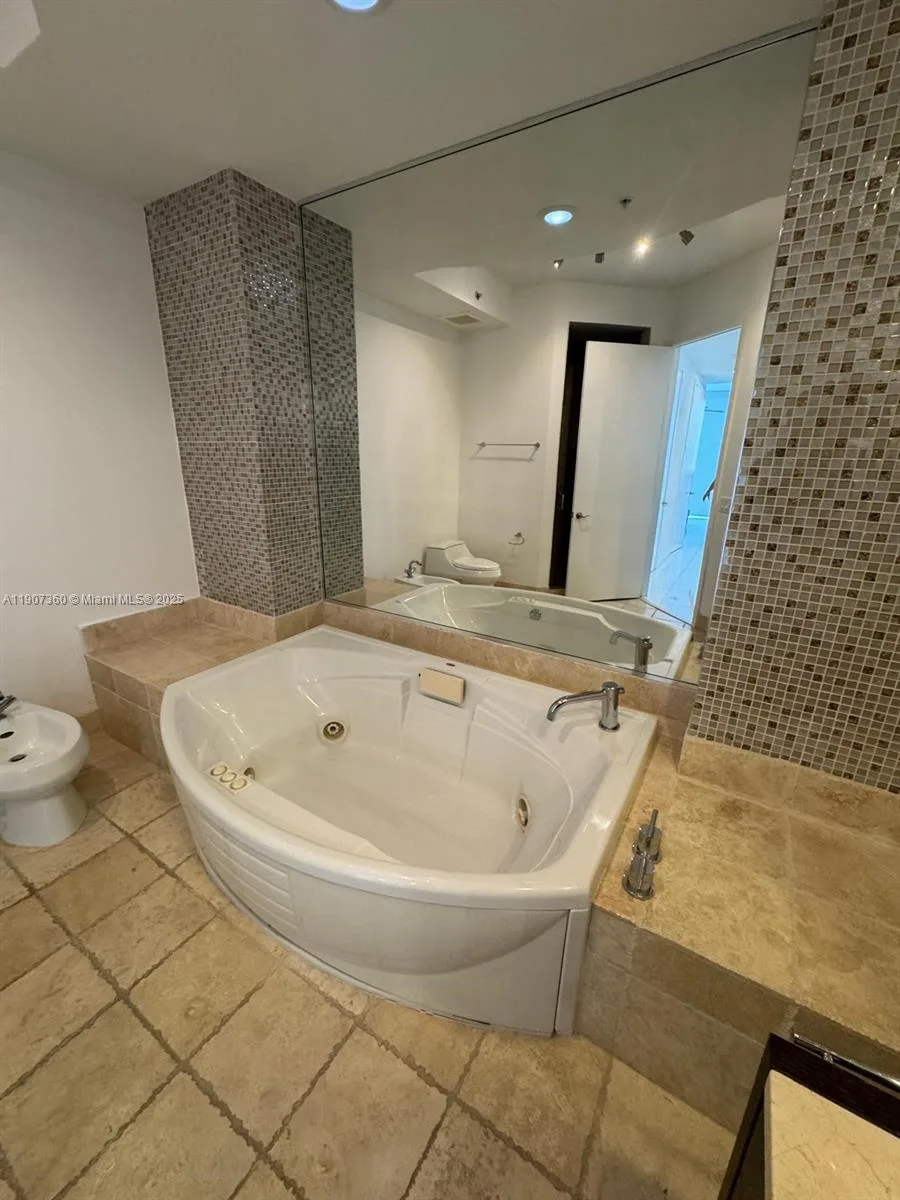 18201 Collins Ave # 5402, Sunny Isles Beach, FL 33160 photo 9