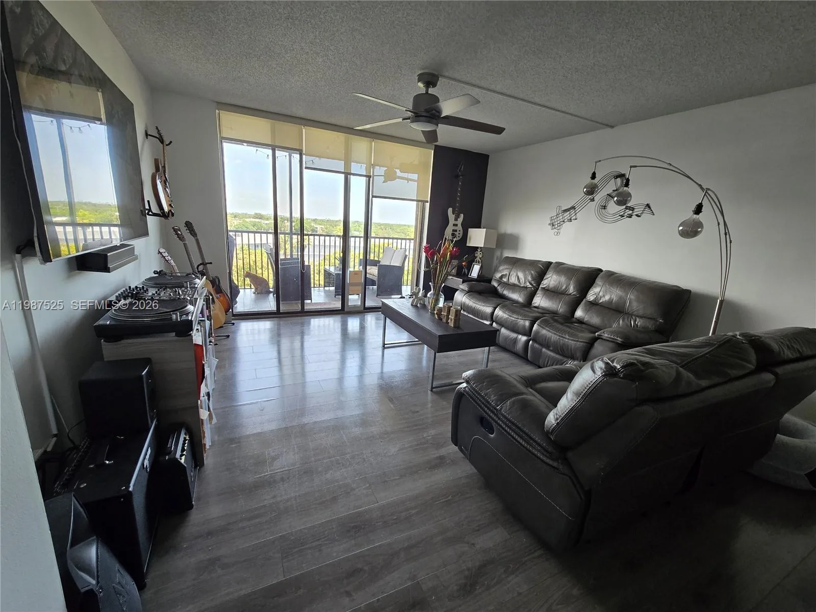 900 NE 195th St # 709, Miami, FL 33179 photo 2