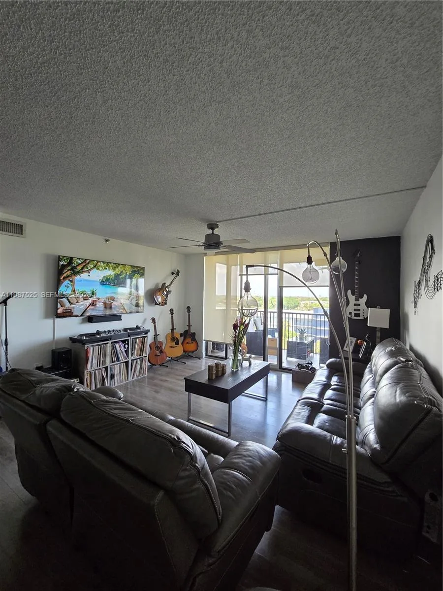 900 NE 195th St # 709, Miami, FL 33179 photo 5