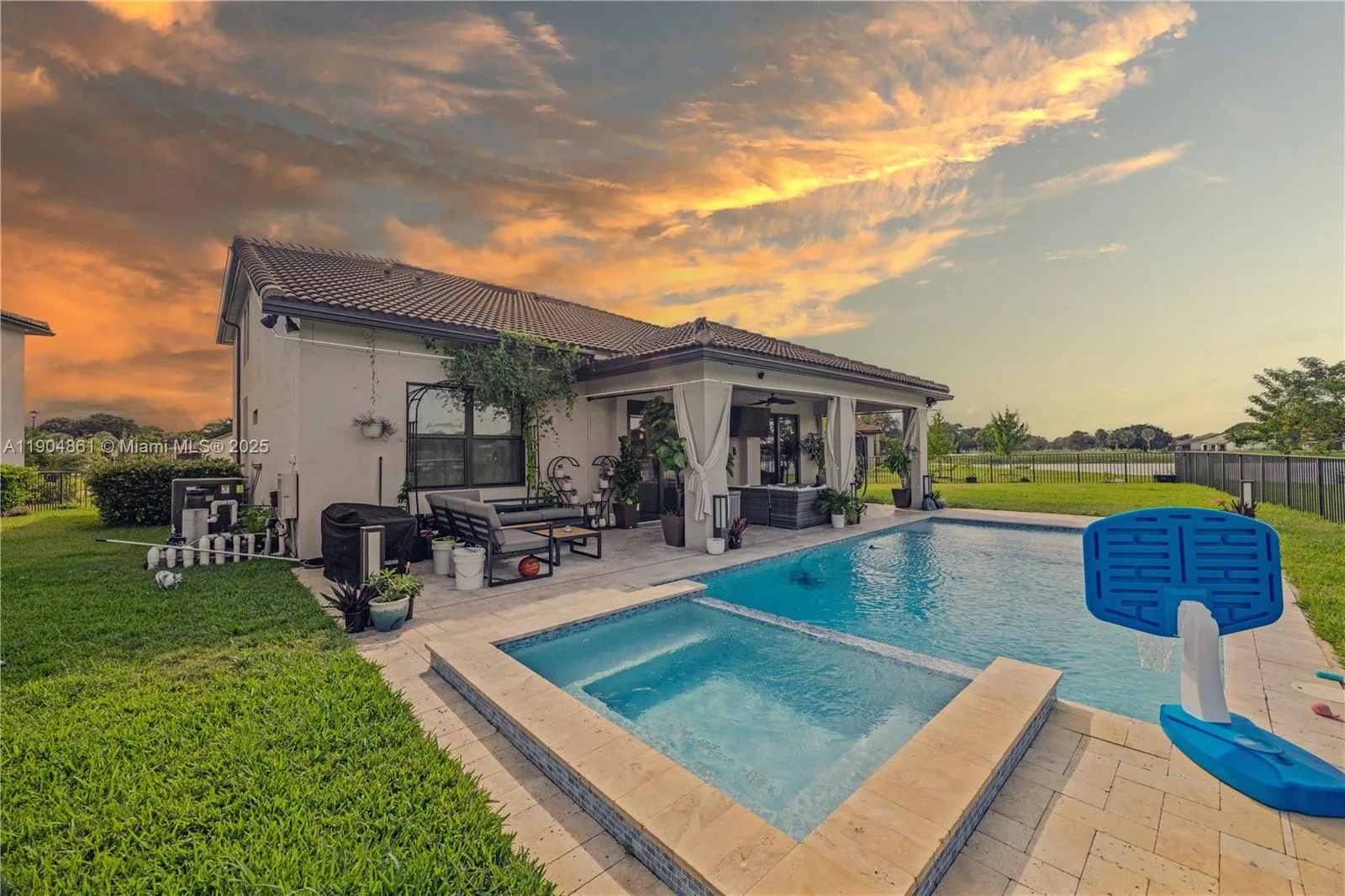 8152 NW 78th St, Tamarac, FL 33321