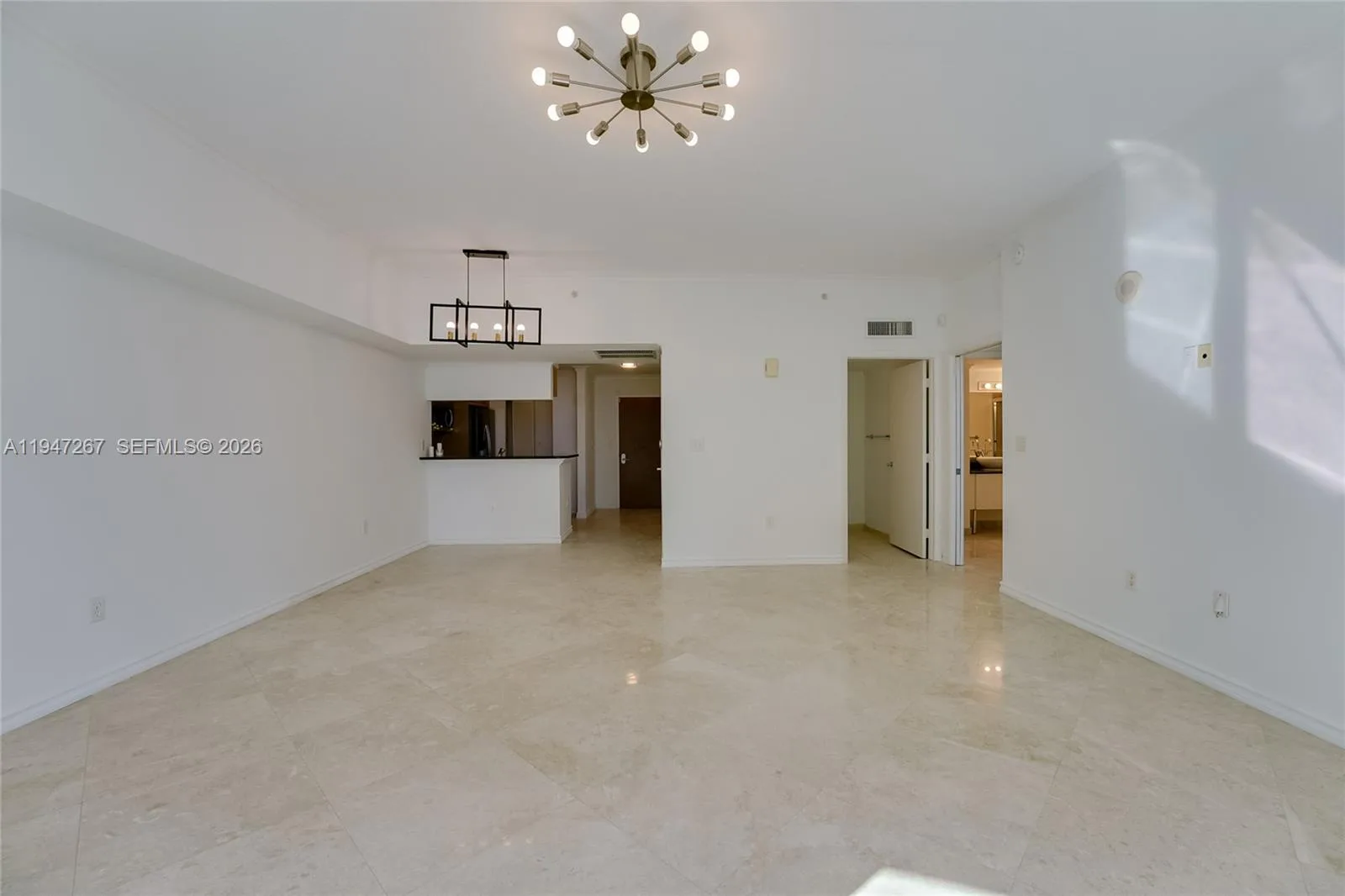 31 SE 5th St # 3306, Miami, FL 33131 photo 5