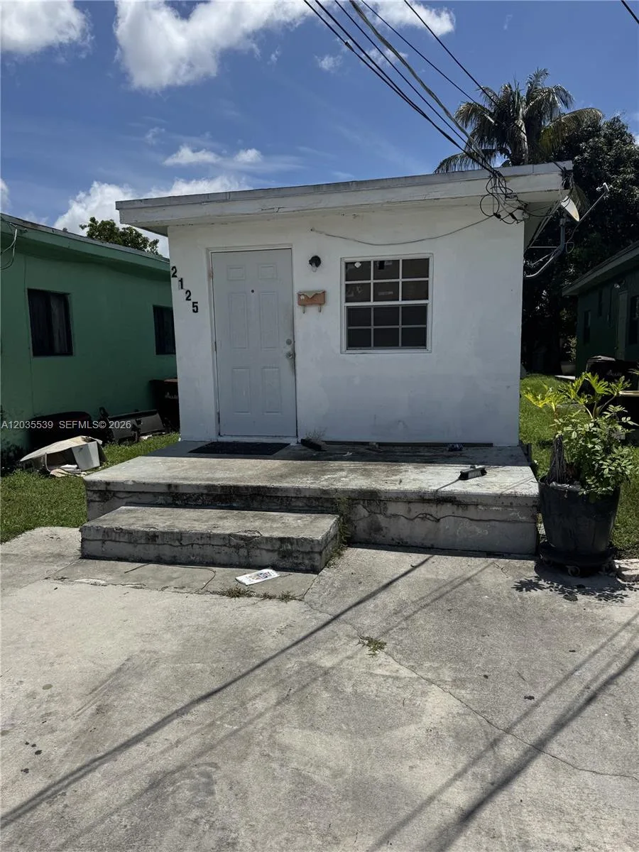 2125 W 5th Ave, Hialeah, FL 33010