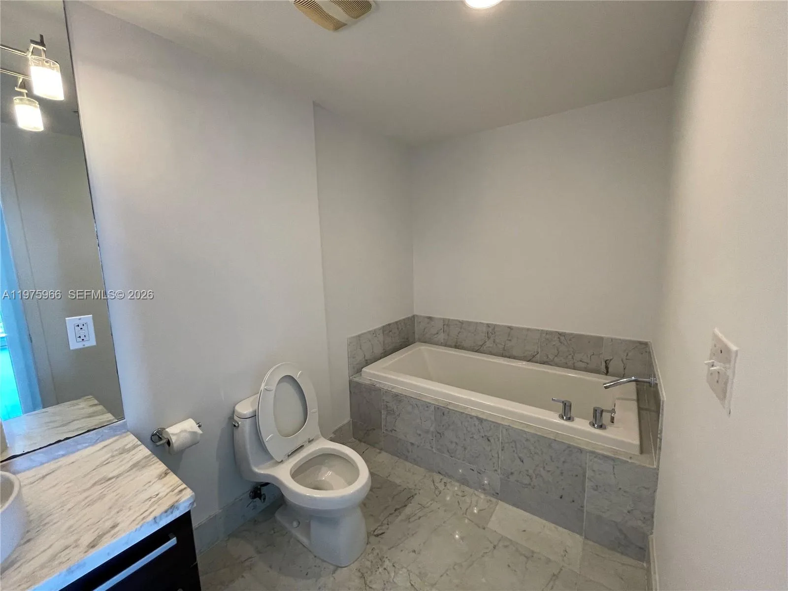 253 NE 2nd St # 1707, Miami, FL 33132 photo 13