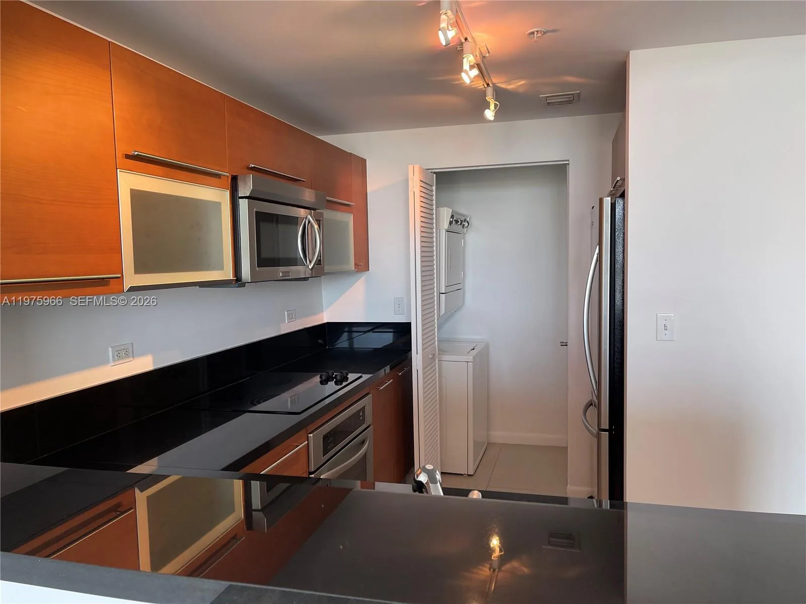 253 NE 2nd St # 1707, Miami, FL 33132 photo 3