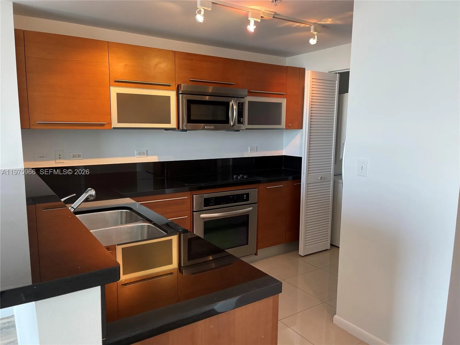 253 NE 2nd St # 1707, Miami, FL 33132 photo 7