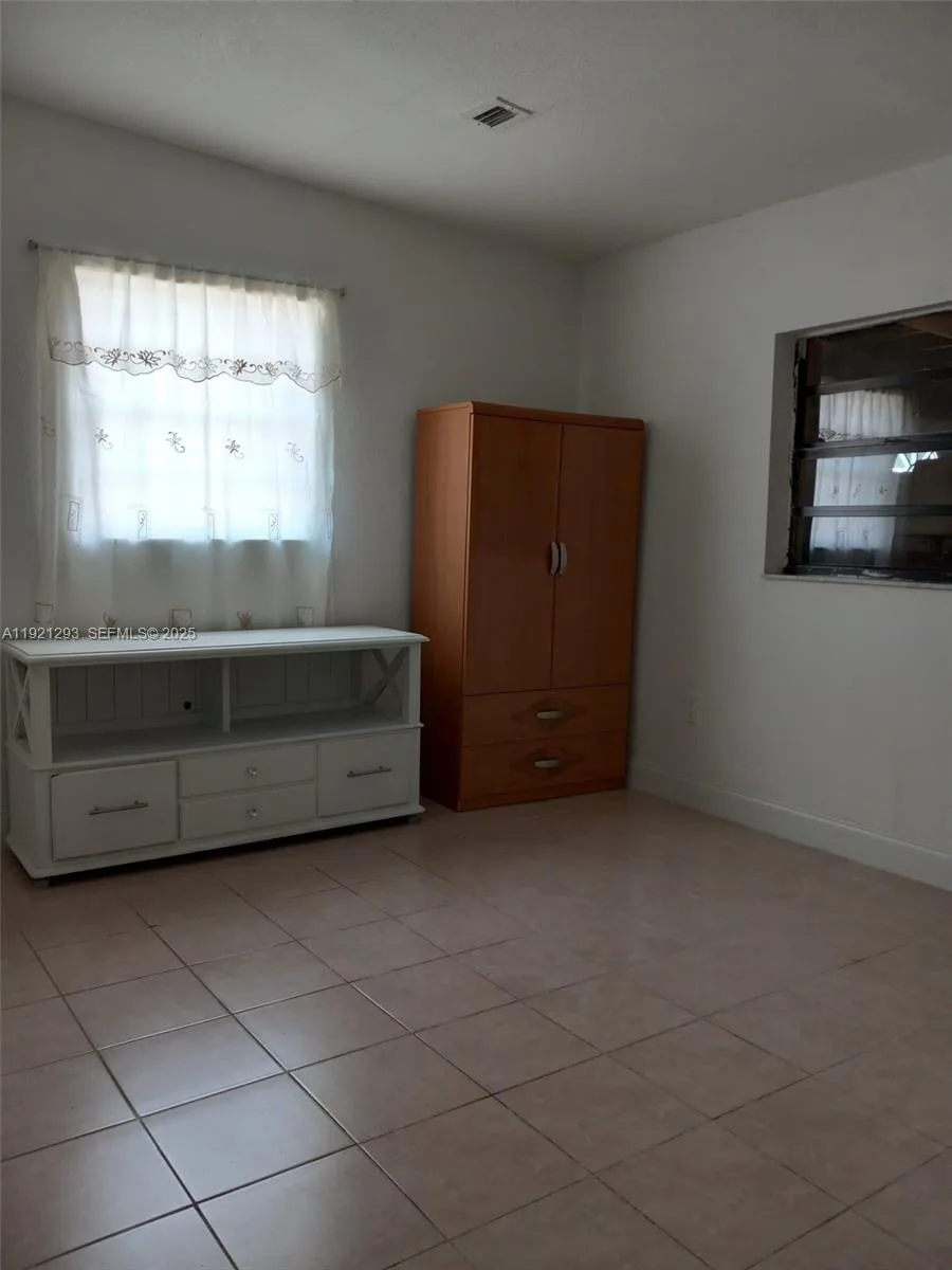 3041 NW 95th Ter, Miami, FL 33147 photo 12