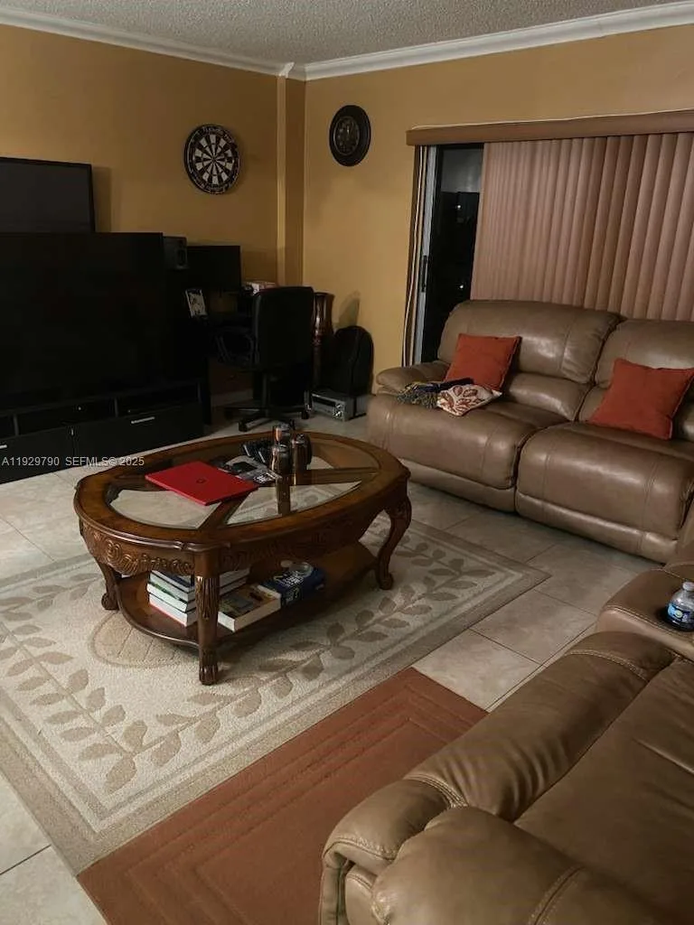 4174 Inverrary Dr # 605, Lauderhill, FL 33319