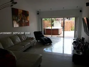 546 NE 199th Ln # 4W, Miami, FL 33179 — zdjęcie 2