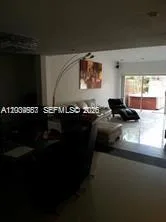 546 NE 199th Ln # 4W, Miami, FL 33179 — zdjęcie 3