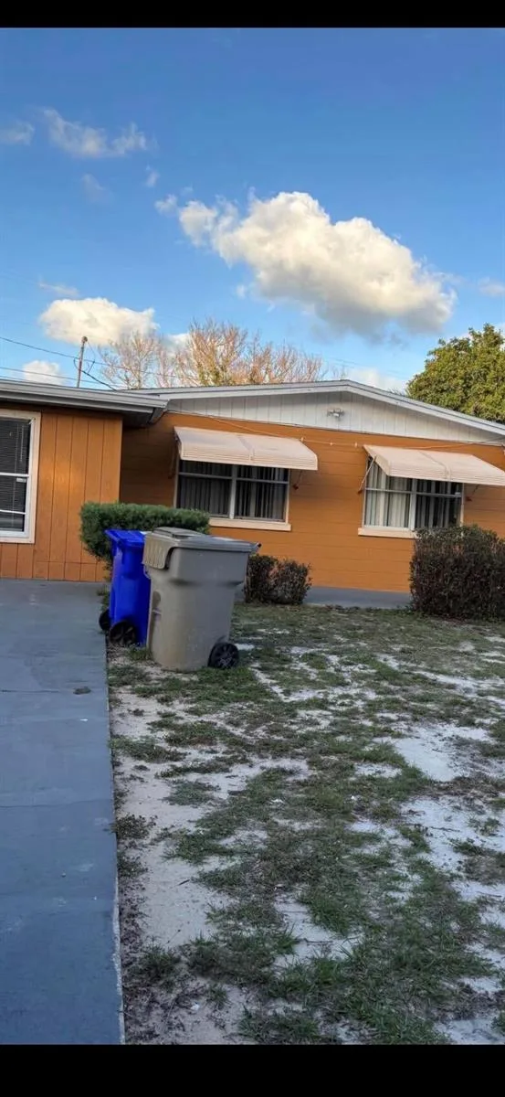 390 SW 7th Rd Road SW, Vero Beach, FL 32962