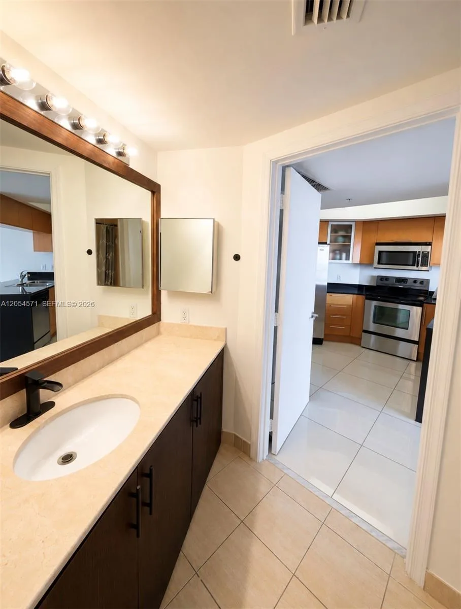 1750 N Bayshore Dr # 4201, Miami, FL 33132 photo 10