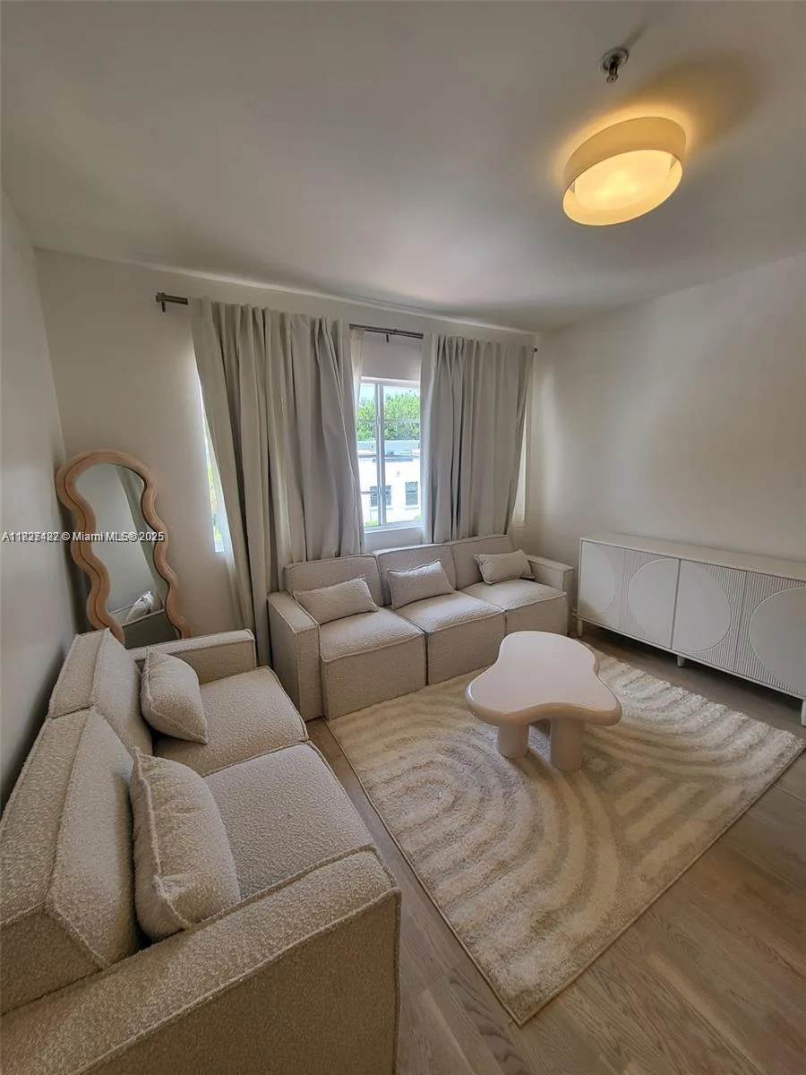 810 7th St # 206, Miami Beach, FL 33139