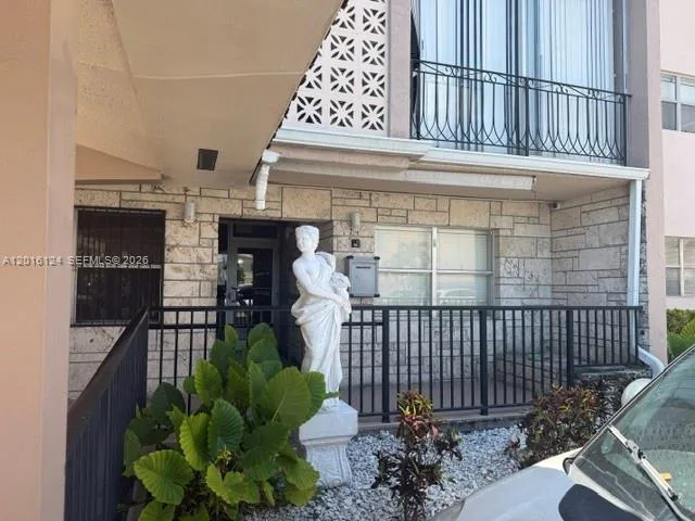 3640 NW 9th St # 201, Miami, FL 33125