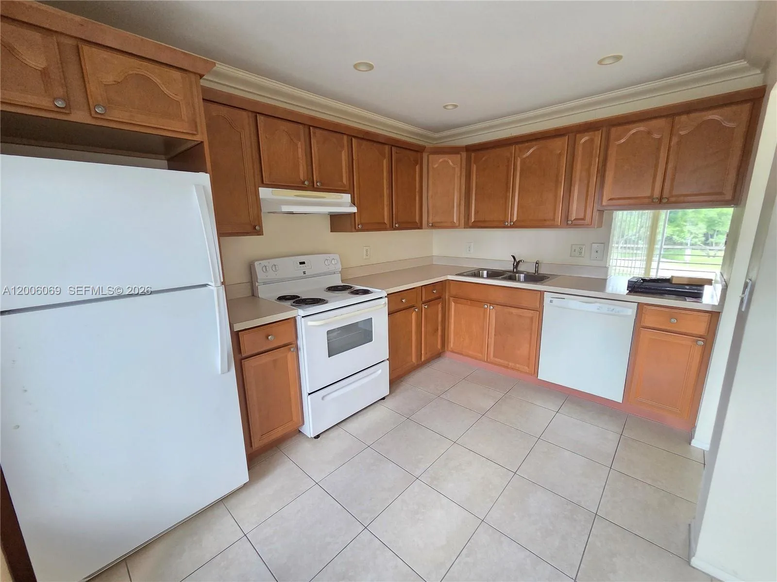 1000 NE 14th Ave # 210, Hallandale Beach, FL 33009 photo 3