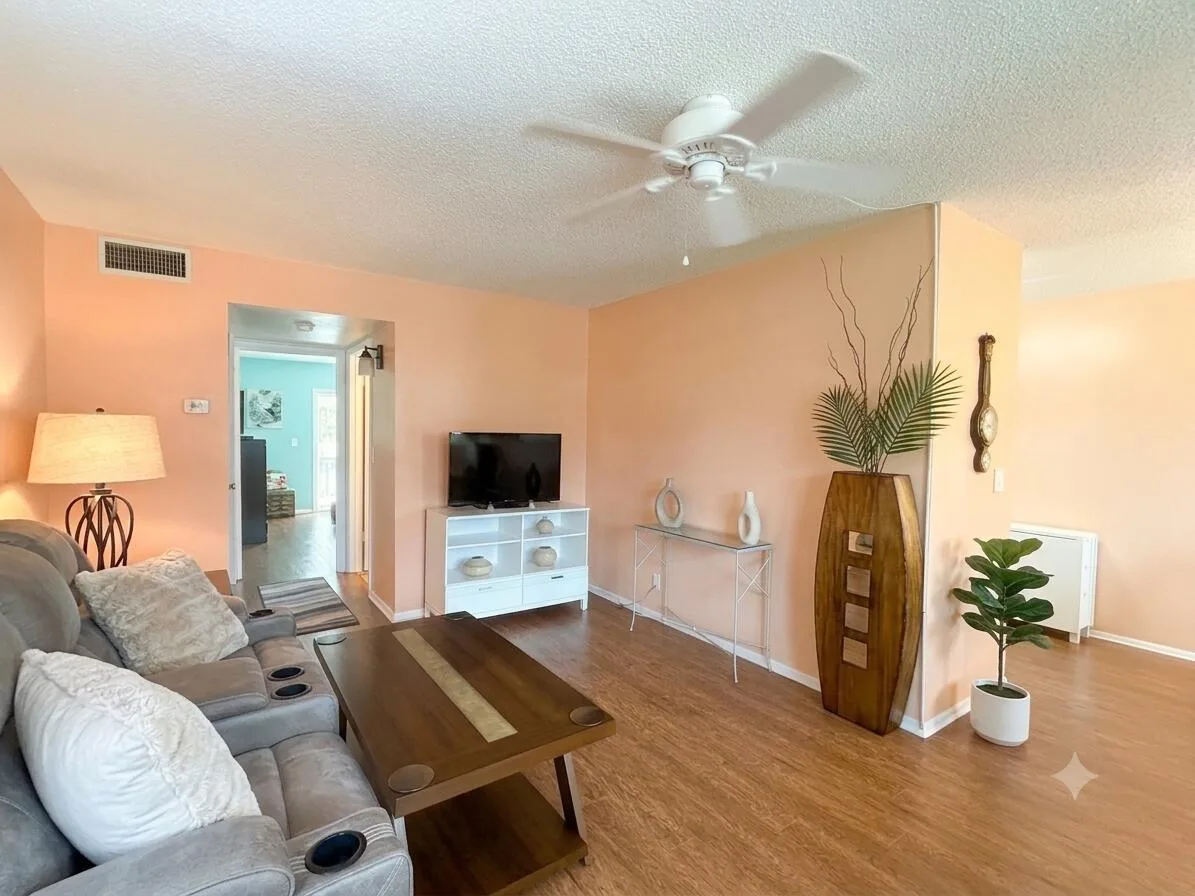28 PINE ARBOR # 105, Vero Beach, FL 32962