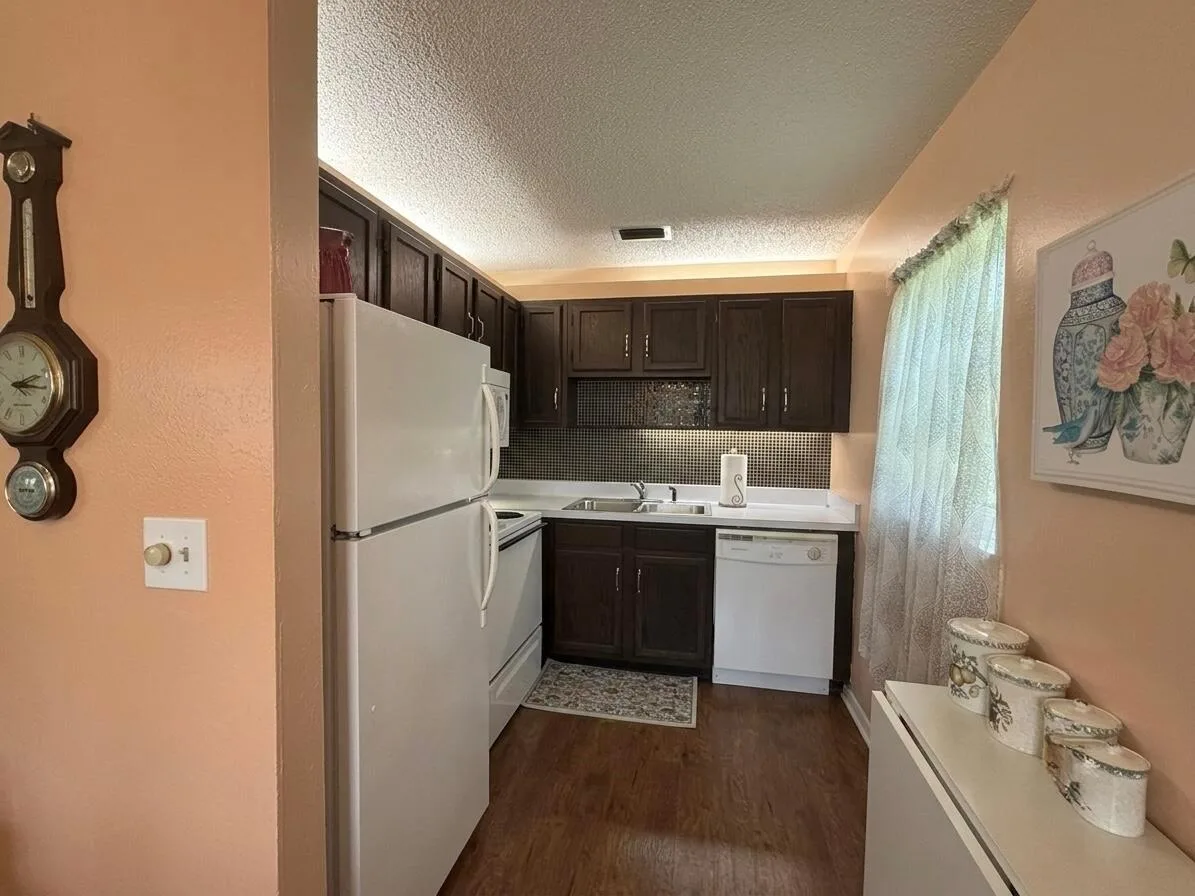 28 PINE ARBOR # 105, Vero Beach, FL 32962 photo 7