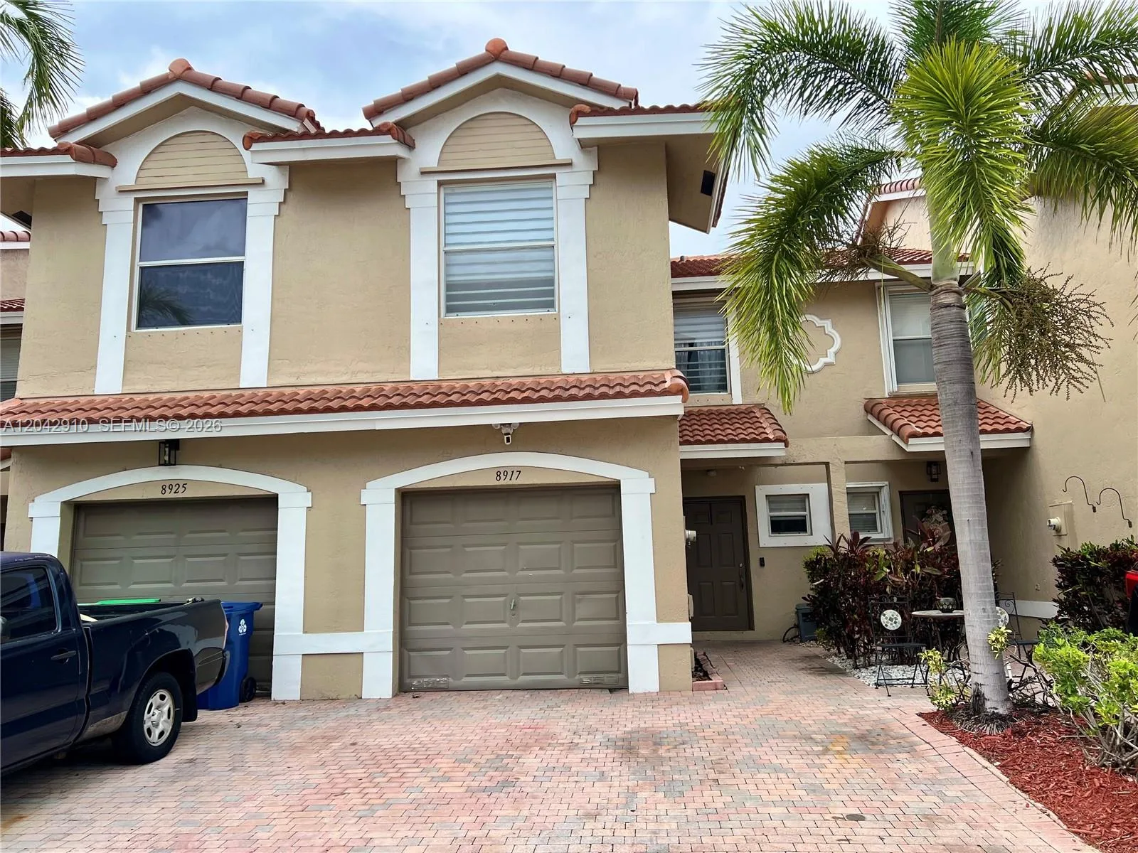 8917 NW 54th St, Sunrise, FL 33351