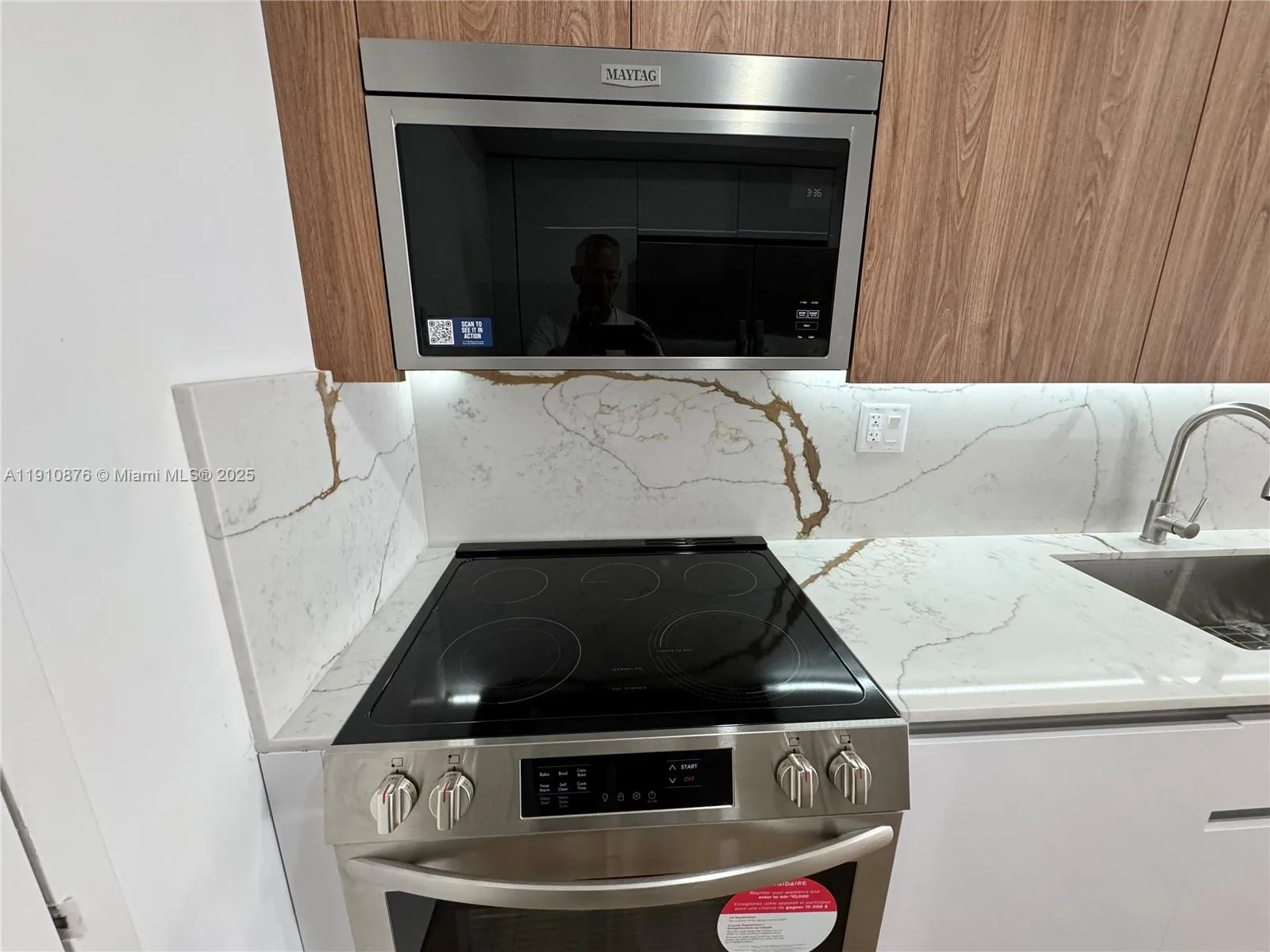 18031 Biscayne Blvd # 1402, Aventura, FL 33160